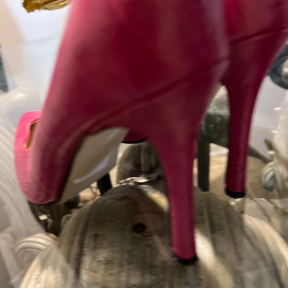 Pink Pumps - Picture 2 of 2